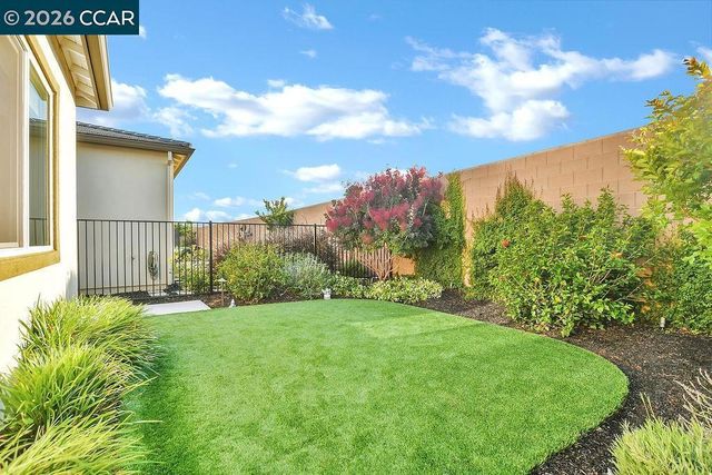 208 Chinook Dr, Brentwood, CA 94513