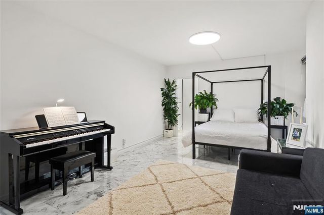 401 Park 2D, Fort Lee, NJ 07024