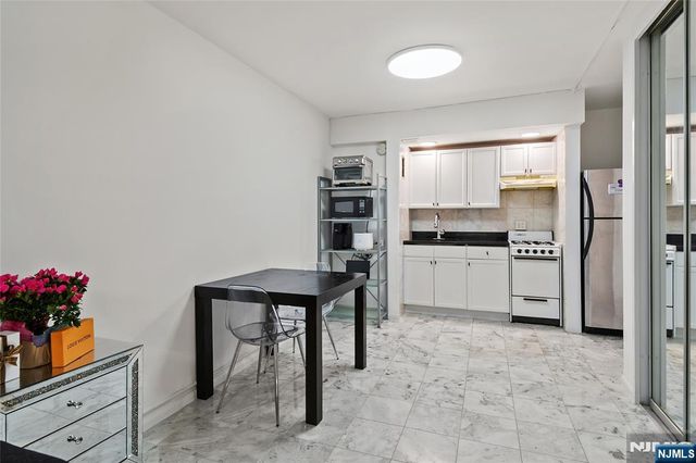 401 Park 2D, Fort Lee, NJ 07024