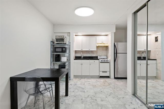 401 Park 2D, Fort Lee, NJ 07024
