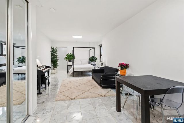 401 Park 2D, Fort Lee, NJ 07024