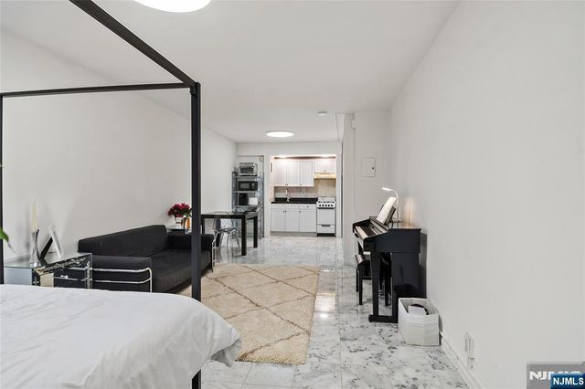401 Park 2D, Fort Lee, NJ 07024