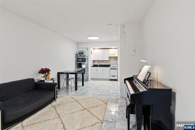 401 Park 2D, Fort Lee, NJ 07024