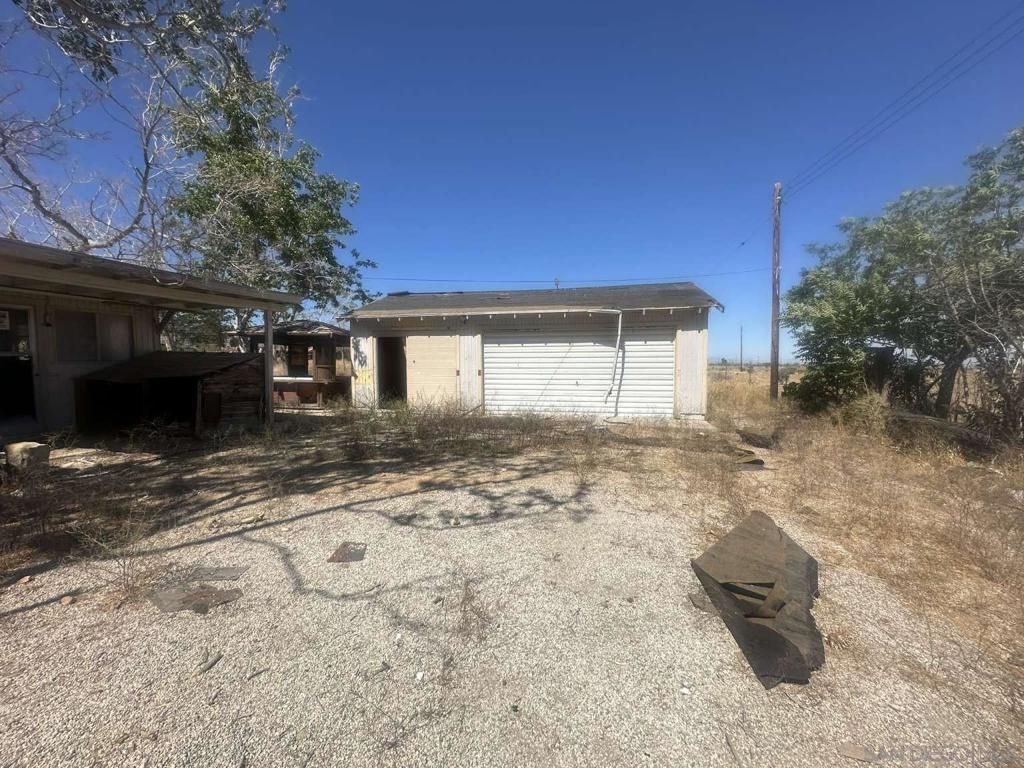 Image 2 of property listing at 34047 175Th ST E, Llano, CA 93544