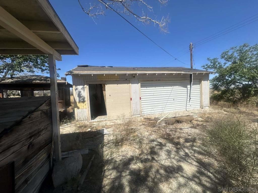 Image 24 of property listing at 34047 175Th ST E, Llano, CA 93544