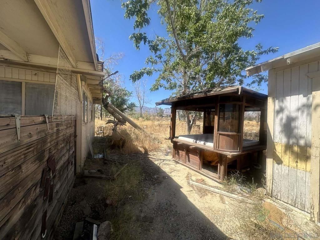 Image 25 of property listing at 34047 175Th ST E, Llano, CA 93544