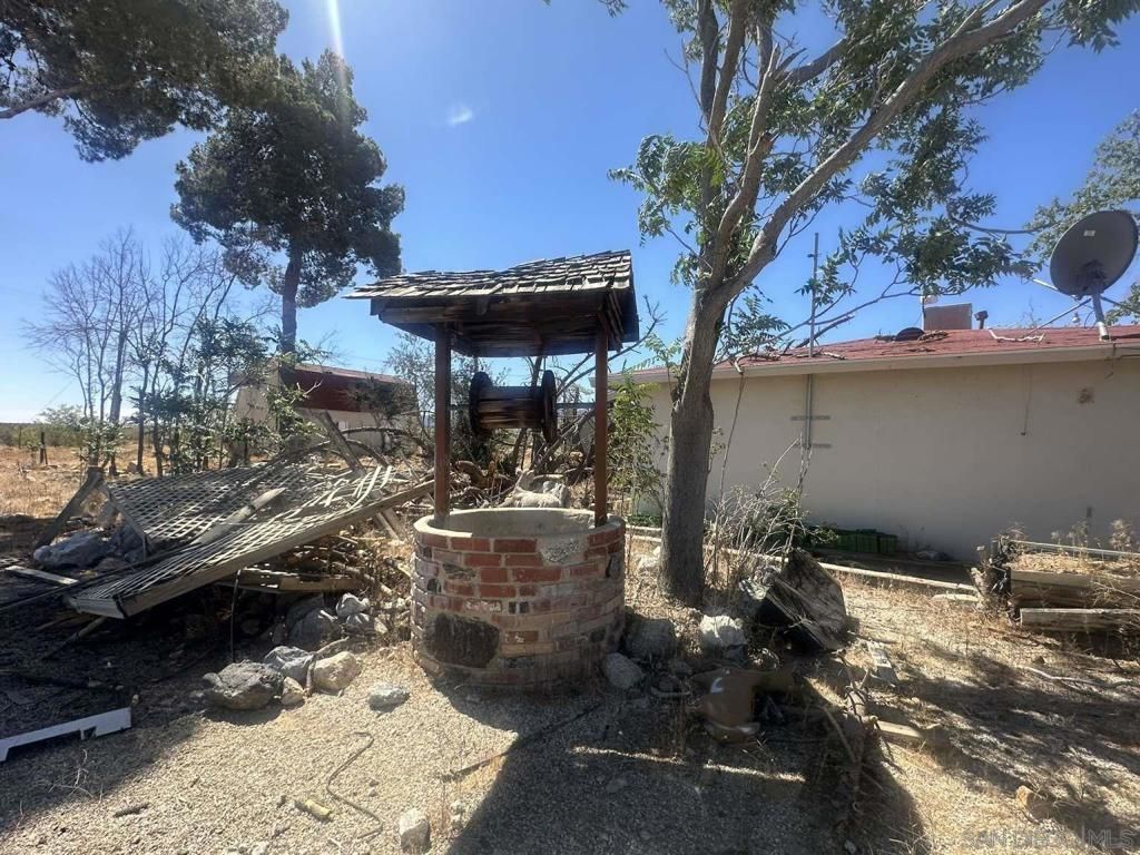Image 27 of property listing at 34047 175Th ST E, Llano, CA 93544