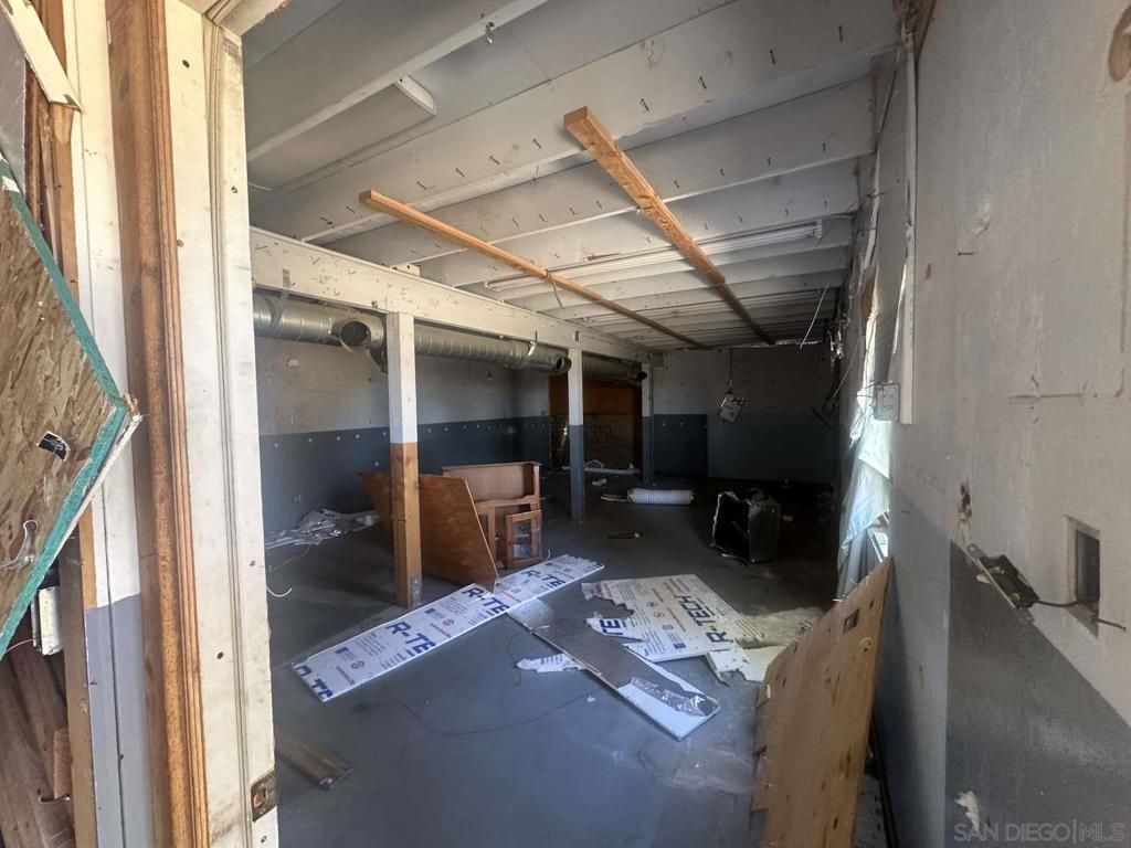Image 32 of property listing at 34047 175Th ST E, Llano, CA 93544