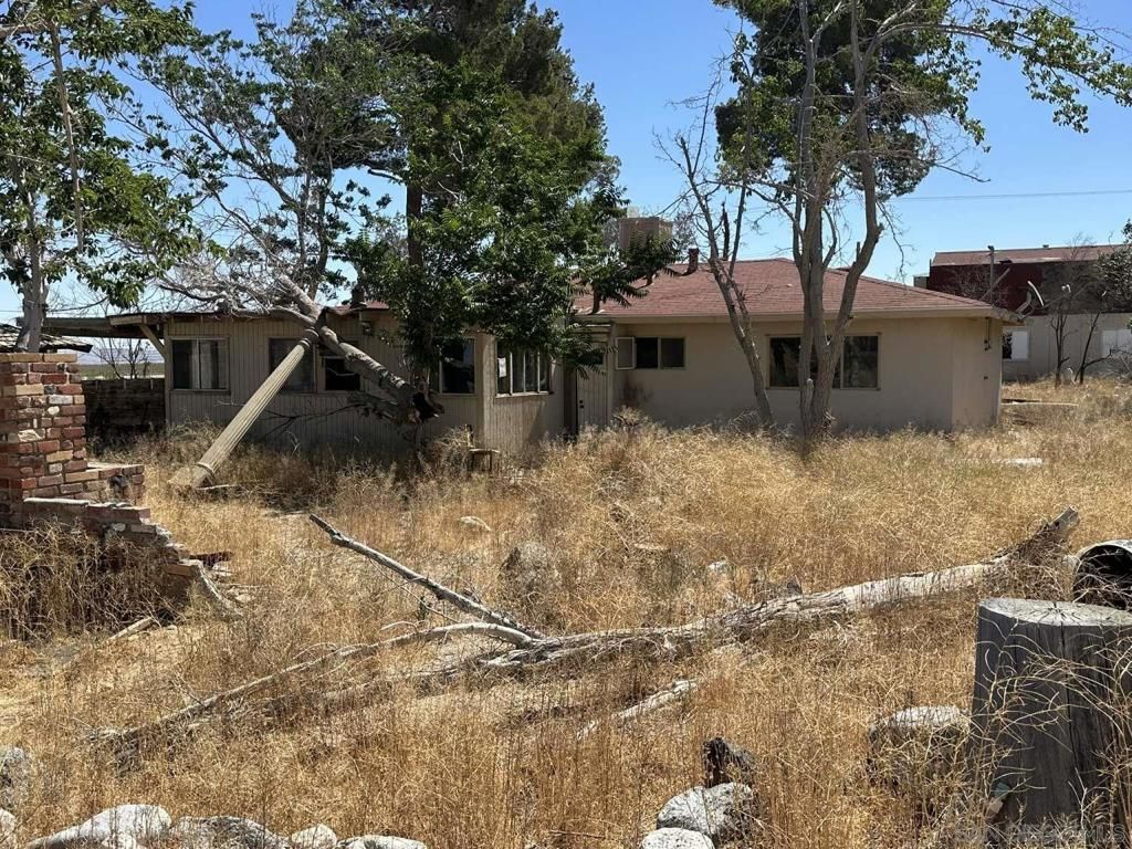 Image 8 of property listing at 34047 175Th ST E, Llano, CA 93544