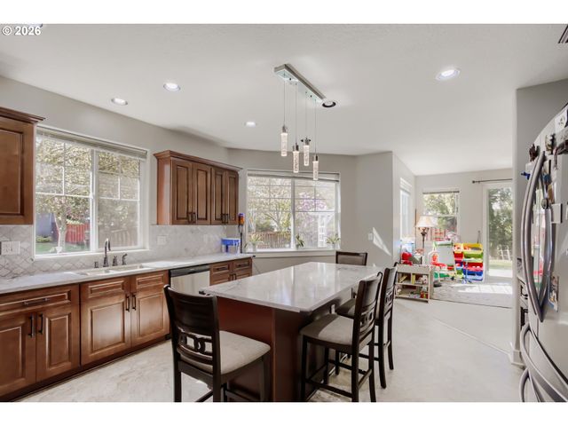 16764 Sw ROGUE RIVER Ter, Beaverton, OR 97006