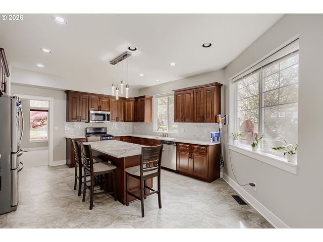 16764 Sw ROGUE RIVER Ter, Beaverton, OR 97006