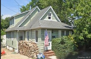 1366 East Street, Elmont, NY 11003