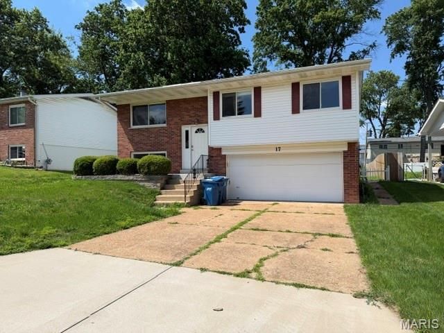 17 Saint Lawrence Drive, Ballwin, MO 63021