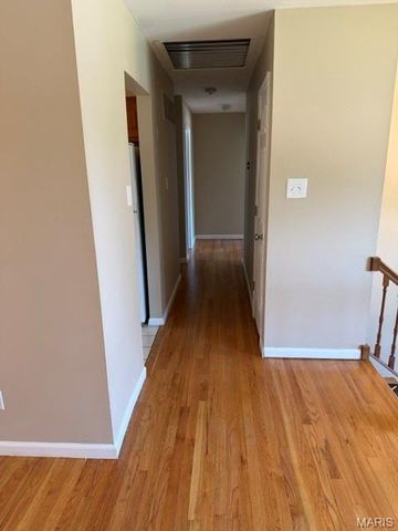 17 Saint Lawrence Drive, Ballwin, MO 63021
