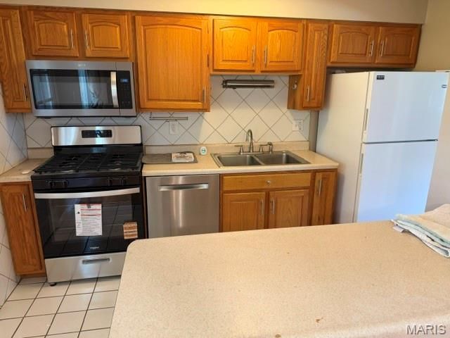 17 Saint Lawrence Drive, Ballwin, MO 63021
