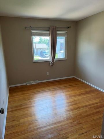 17 Saint Lawrence Drive, Ballwin, MO 63021