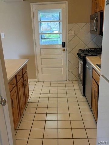 17 Saint Lawrence Drive, Ballwin, MO 63021