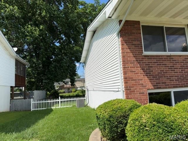 17 Saint Lawrence Drive, Ballwin, MO 63021
