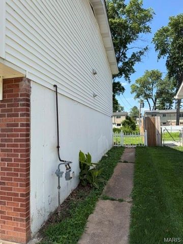 17 Saint Lawrence Drive, Ballwin, MO 63021