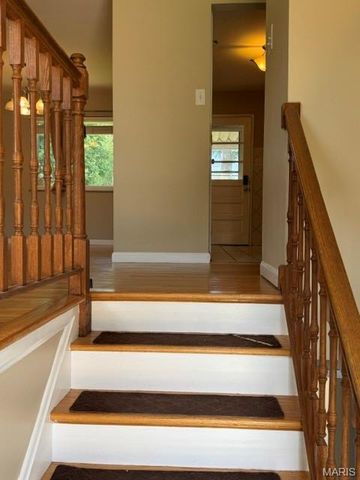 17 Saint Lawrence Drive, Ballwin, MO 63021