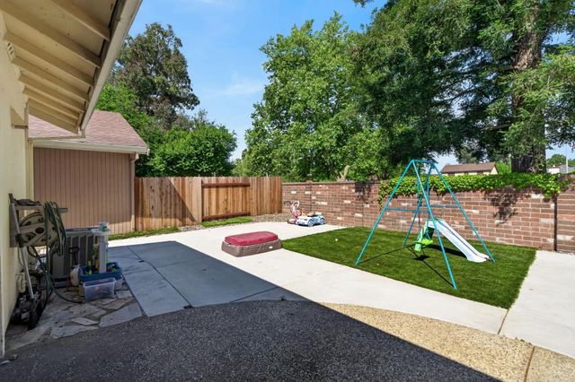 5331 Blue Sapphire Ct, Elk Grove, CA 95758