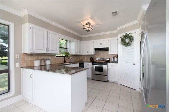 1806 Club Circle, Salado, TX 76571