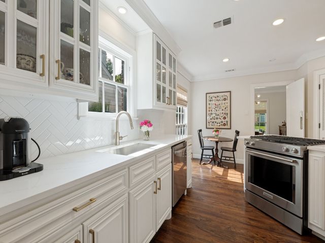 6044 Kenwood Avenue, Dallas, TX 75206