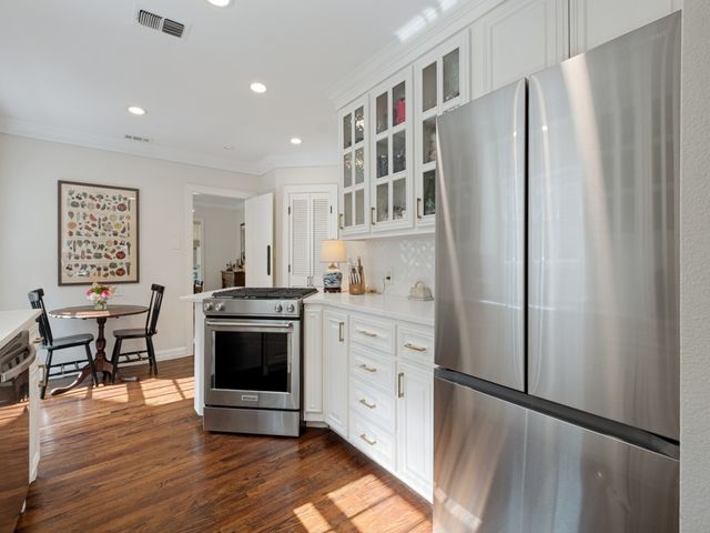 6044 Kenwood Avenue, Dallas, TX 75206