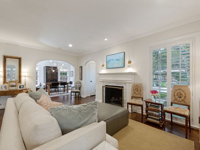 6044 Kenwood Avenue, Dallas, TX 75206