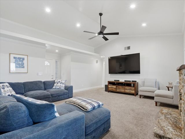 5373 W Dayton Avenue, Fresno, CA 93722
