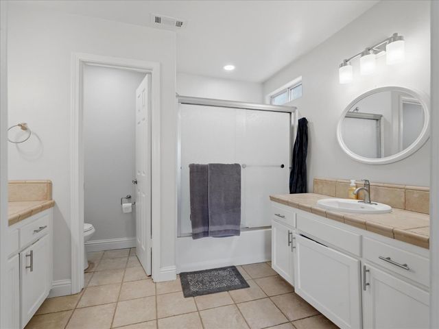 5373 W Dayton Avenue, Fresno, CA 93722