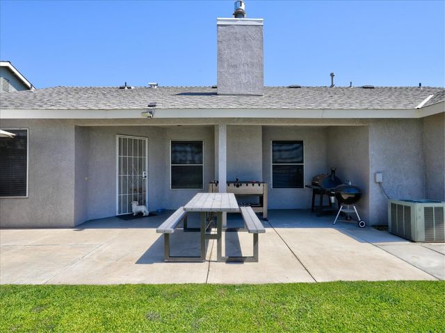 5373 W Dayton Avenue, Fresno, CA 93722