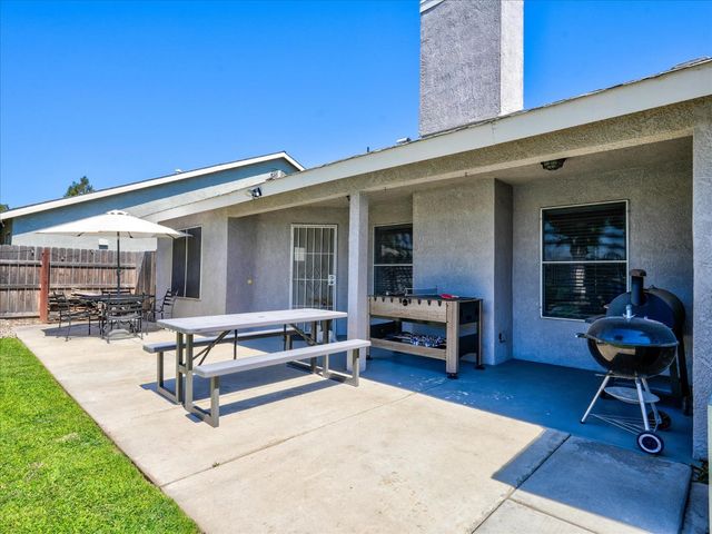 5373 W Dayton Avenue, Fresno, CA 93722
