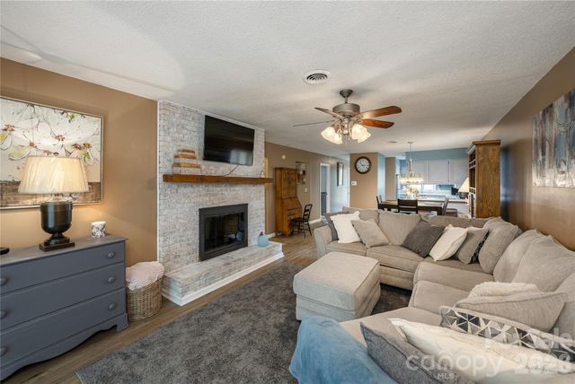 580 Britton Creek Drive, Hendersonville, NC 28791
