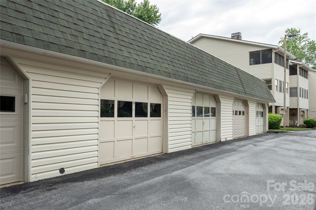 580 Britton Creek Drive, Hendersonville, NC 28791