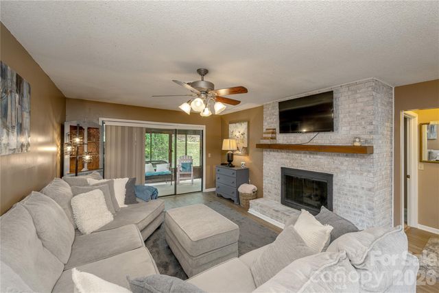 580 Britton Creek Drive, Hendersonville, NC 28791