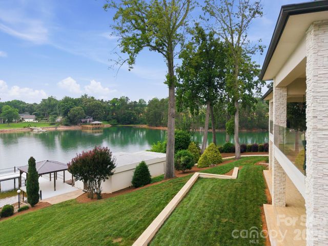 7272 Lynbrook Circle, Denver, NC 28037