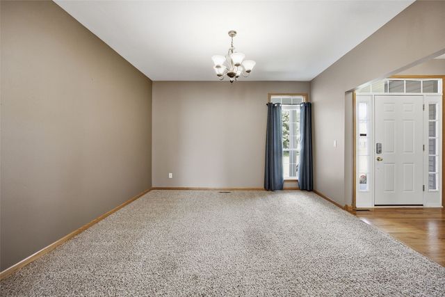 2045 Newcastle Road, Marion, IA 52302