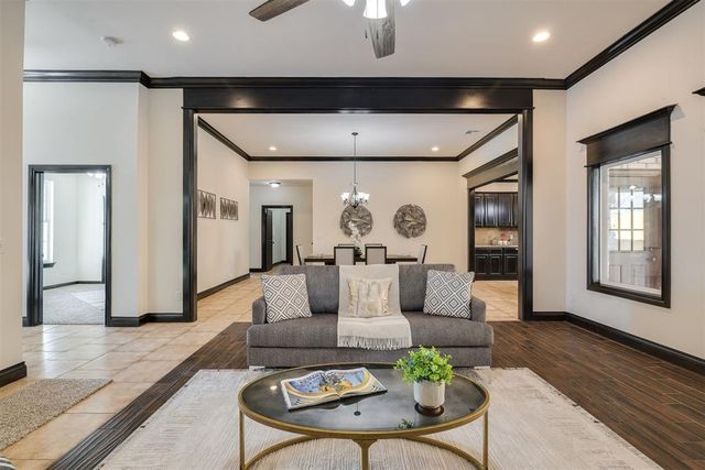 2313 E Kellan Court Terrace, Mustang, OK 73064