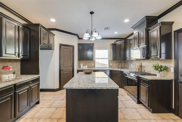 2313 E Kellan Court Terrace, Mustang, OK 73064