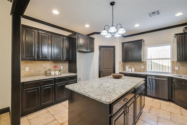 2313 E Kellan Court Terrace, Mustang, OK 73064