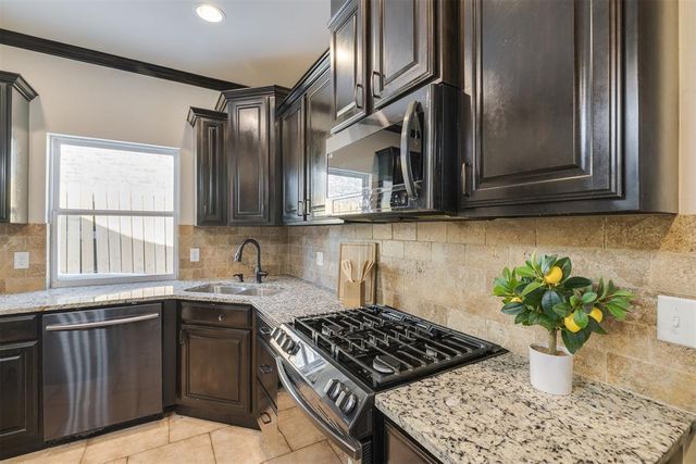 2313 E Kellan Court Terrace, Mustang, OK 73064