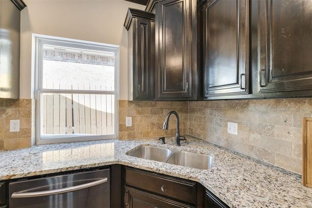 2313 E Kellan Court Terrace, Mustang, OK 73064