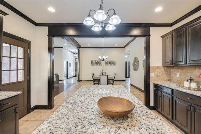 2313 E Kellan Court Terrace, Mustang, OK 73064