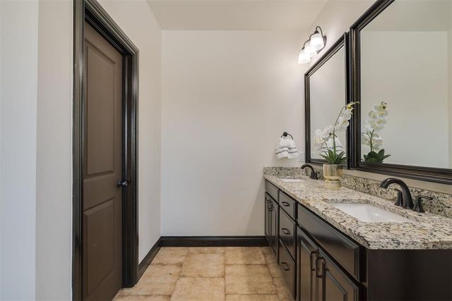 2313 E Kellan Court Terrace, Mustang, OK 73064