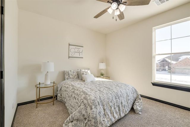 2313 E Kellan Court Terrace, Mustang, OK 73064