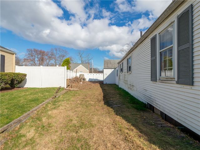 369 Manor Drive, Warwick, RI 02888
