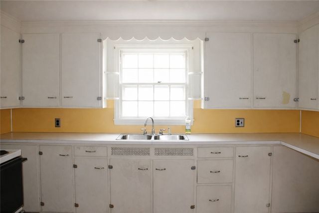 369 Manor Drive, Warwick, RI 02888