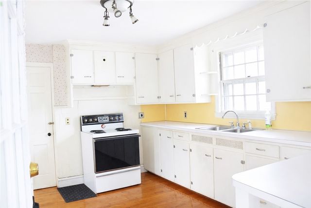 369 Manor Drive, Warwick, RI 02888