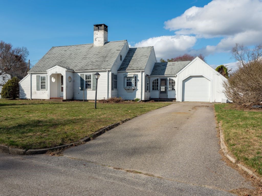 369 Manor Drive, Warwick, RI 02888